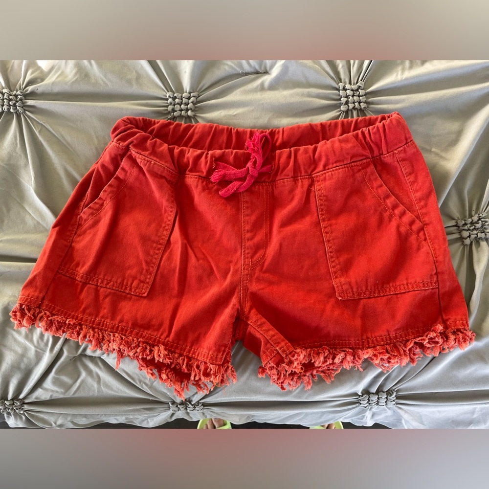 Woman’s elastic waist denim shorts